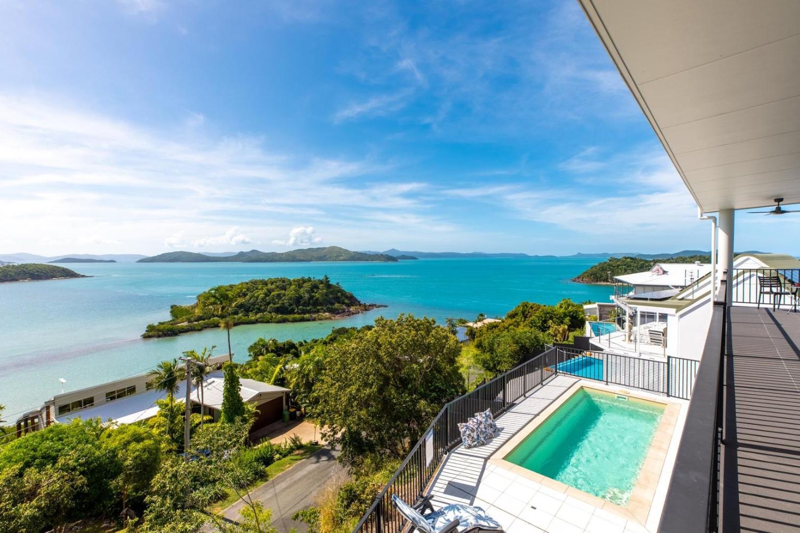 Panorama At Shute Harbour Villa Exterior photo