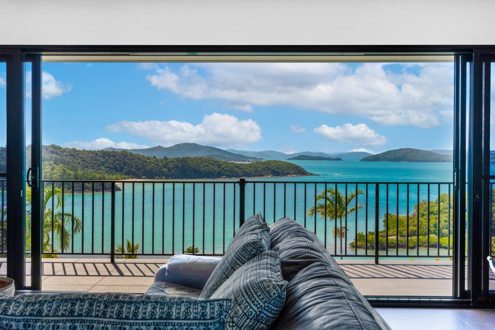 Panorama At Shute Harbour Villa Exterior photo