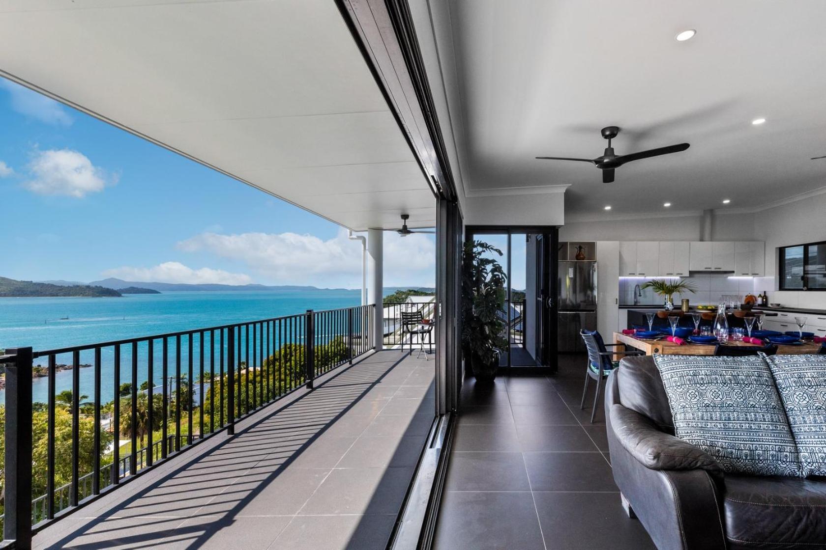 Panorama At Shute Harbour Villa Exterior photo